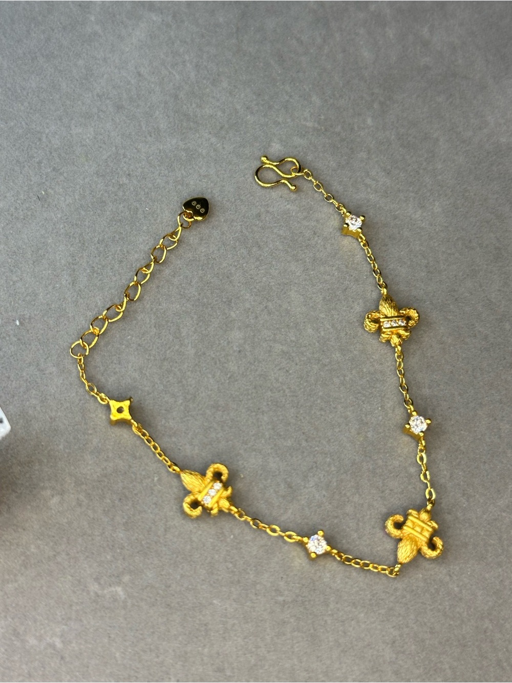 Gold-clad silver high-end brushed three iris flower diamond bracelet
